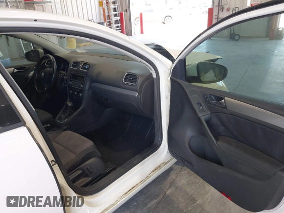 2010 Volkswagen Golf с VIN WVWDA7AJ8AW082248, выставлен на аукционе IAAI как лот 42484551 с пробегом 121 632 миль миль и . История ставок и продаж доступна на DreamBid. Изображение 5.