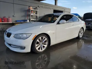 2013 BMW 3 Series 328i with VIN WBAKE3C50DE772264, listed as a Copart auction lot 88314935 with 140,757 mi miles and Salvage Title. Bid and sale history available at carsss.com. Image 1.