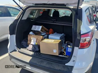 2017 Ford Escape SE z VIN 1FMCU0GD6HUA95867, wystawiony jako IAAI lot #42516580 z przebiegiem 63 058 mil mil oraz . Historia ofert i sprzedaży dostępna na DreamBid. Obrazek 1.