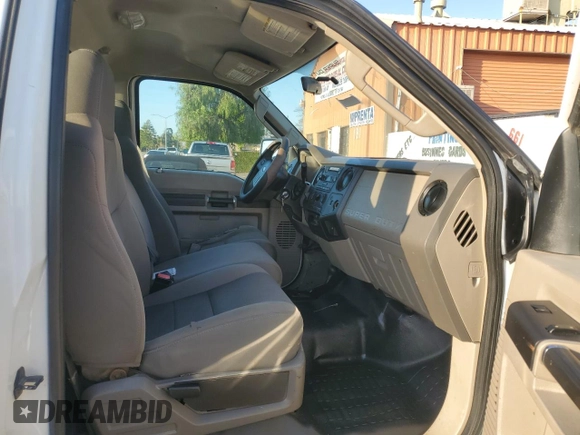 2009 Ford F-350 with VIN 1FDSF35Y09EA28559, listed as a Copart auction lot 46717995 with 235,706 mi miles and Clean title. Bid and sale history available at DreamBid. Image 5.