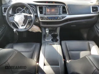 2019 Toyota Highlander SE with VIN 5TDJZRFH6KS611758, listed as a Copart auction lot 57157545 with 63,798 mi miles and Salvage title. Bid and sale history available at DreamBid. Image 8.