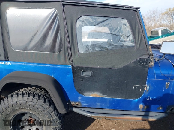 1995 Jeep Wrangler S with VIN 1J4FY19P3SP260597, listed as a IAAI auction lot 41883021 with 176,555 mi miles. Bid and sale history available at carsss.com. Image 13.