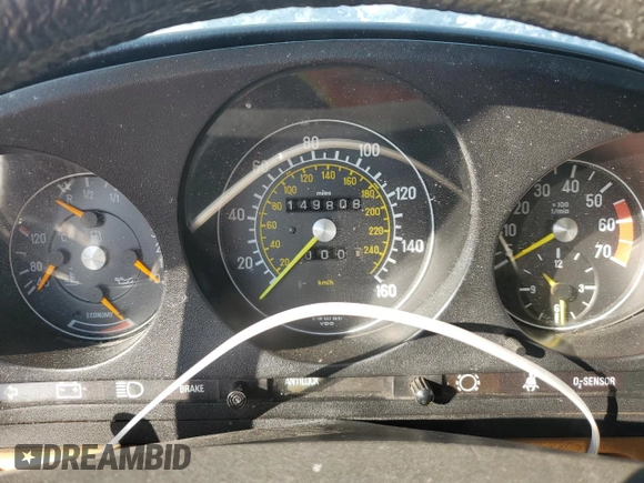 1985 Mercedes-Benz 380 z VIN WDBBA45C1FA026172, wystawiony jako Copart lot #44573545 z przebiegiem 149 808 mil mil oraz Szkoda całkowita • Salvage title. Historia ofert i sprzedaży dostępna na DreamBid. Obrazek 9.