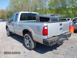 2013 Ford F-250 XL z VIN 1FT7X2B66DEA06885, wystawiony jako IAAI lot #42240723 z przebiegiem 136 062 mil mil oraz . Historia ofert i sprzedaży dostępna na DreamBid. Obrazek 3.