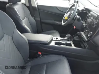 2024 Lexus NX 350 Luxury z VIN 2T2HGCEZ3RC032785, wystawiony jako IAAI lot #42230799 z przebiegiem 5992 mil mil oraz . Historia ofert i sprzedaży dostępna na DreamBid. Obrazek 5.