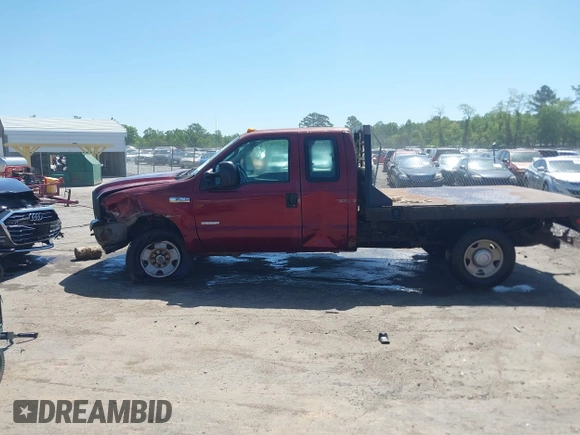 2005 Ford F-250 XL z VIN 1FTSX21P45EA18667, wystawiony jako IAAI lot #42117348 z przebiegiem 324 883 mil mil oraz . Historia ofert i sprzedaży dostępna na DreamBid. Obrazek 14.