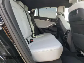 2025 BMW X6 xDrive40i z VIN 5UX33EX05S9Z28763, wystawiony jako Copart lot #54533525 z przebiegiem 1329 mil mil oraz Szkody całkowita. Historia ofert i sprzedaży dostępna na DreamBid. Obrazek 10.