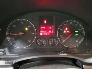 2006 Volkswagen Jetta 1.9L TDI z VIN 3VWST71KX6M711152, wystawiony jako Copart lot #57435505 z przebiegiem 209 511 mil mil oraz Nie do naprawy • Non repairable. Historia ofert i sprzedaży dostępna na DreamBid. Obrazek 9.