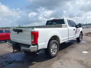 2019 Ford F-250 XL z VIN 1FT7X2A60KED30025, wystawiony jako IAAI lot #42062112 z przebiegiem 196 002 mil mil oraz . Historia ofert i sprzedaży dostępna na DreamBid. Obrazek 4.