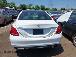 2018 Mercedes-Benz C 300 z VIN WDDWF4JB1JR420773, wystawiony jako IAAI lot #42381686 z przebiegiem Nie podano mil oraz . Historia ofert i sprzedaży dostępna na DreamBid. Obrazek 16.