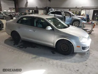 2005 Volkswagen Jetta Sedan 2.5L with VIN 3VWRG71KX5M621338, listed as a IAAI auction lot 41103449 with 210,749 mi miles. Bid and sale history available at carsss.com. Image 1.