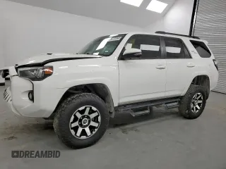 2020 Toyota 4Runner SR5 with VIN JTEBU5JR2L5807971, listed as a Copart auction lot 57066025 with 152,347 mi miles and Salvage title. Bid and sale history available at DreamBid. Image 1.