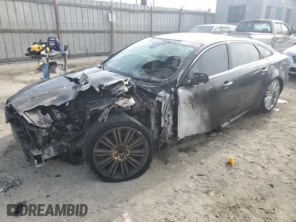 2015 Jaguar XJ with VIN SAJWA2GZ3F8V83991, listed as a Copart auction lot 87122824 with 0 mi miles and Non Repairable. Bid and sale history available at carsss.com. Image 1.
