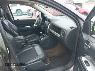 2016 Jeep Compass Latitude z VIN 1C4NJCEA2GD648240, wystawiony jako IAAI lot #42644443 z przebiegiem 189 370 mil mil oraz . Historia ofert i sprzedaży dostępna na DreamBid. Obrazek 5.