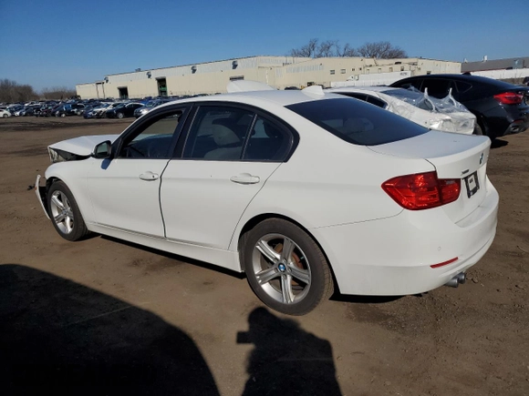 2015 BMW 3 Series 328i xDrive с VIN WBA3B5C53FP654421, выставлен на аукционе Copart как лот 48390165 с пробегом 92 338 миль миль и На запчасти • Non repairable. История ставок и продаж доступна на DreamBid. Изображение 2.