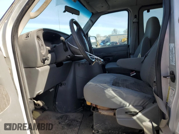 2005 Ford Econoline Passenger XL with VIN 1FBNE31LX5HA76002, listed as a Copart auction lot 43599865 with 198,749 mi miles and Salvage Title. Bid and sale history available at carsss.com. Image 7.