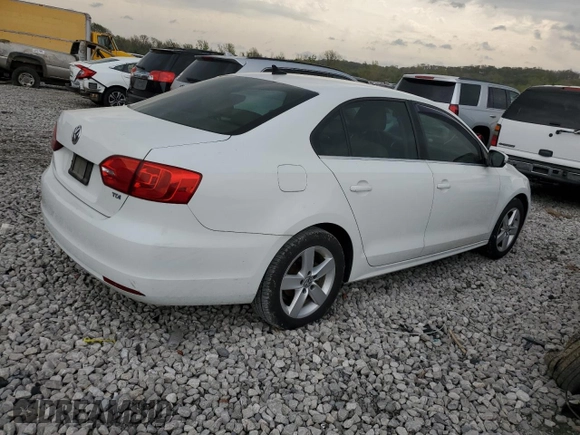2014 Volkswagen Jetta TDI w/Premium/Nav with VIN 3VWLL7AJ2EM415889, listed as a Copart auction lot 53643425 with 174,183 mi miles and Salvage title. Bid and sale history available at DreamBid. Image 3.