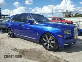 2023 Rolls-Royce Cullinan z VIN SLATV4C00PU216605, wystawiony jako Copart lot #74923524 z przebiegiem 13 428 mil mil oraz Nie do naprawy. Historia ofert i sprzedaży dostępna na DreamBid. Obrazek 4.