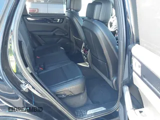 2023 Porsche Cayenne z VIN WP1AA2AY7PDA09992, wystawiony jako IAAI lot #41728738 z przebiegiem 22 226 mil mil oraz . Historia ofert i sprzedaży dostępna na DreamBid. Obrazek 8.
