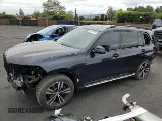 2025 BMW X7 xDrive40i z VIN 5UX23EM0XS9X70677, wystawiony jako Copart lot #53576585 z przebiegiem 3 138 mil mil oraz Szkoda całkowita • Salvage title. Historia ofert i sprzedaży dostępna na DreamBid. Obrazek 1.
