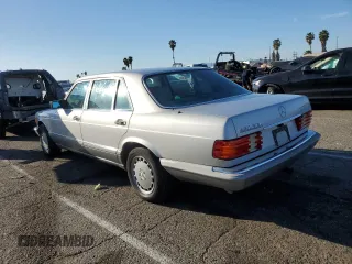 1987 Mercedes-Benz 420 420SEL with VIN WDBCA35D0HA307700, listed as a Copart auction lot 46875455 with 117,272 mi miles and Clean Title. Bid and sale history available at carsss.com. Image 2.