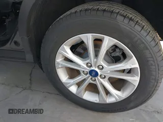2019 Ford Escape SE with VIN 1FMCU0GD3KUA71923, listed as a IAAI auction lot 41801956 with 25,602 mi miles. Bid and sale history available at carsss.com. Image 20.