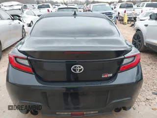 2023 Toyota 86 z VIN JF1ZNBB1XP9760765, wystawiony jako IAAI lot #41754213 z przebiegiem 30 269 mil mil oraz . Historia ofert i sprzedaży dostępna na DreamBid. Obrazek 16.