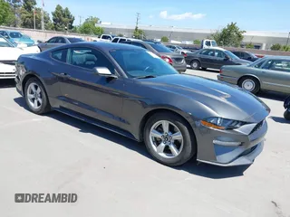 2018 Ford Mustang EcoBoost z VIN 1FA6P8TH1J5145175, wystawiony jako IAAI lot #42268107 z przebiegiem 97 211 mil mil oraz . Historia ofert i sprzedaży dostępna na DreamBid. Obrazek 1.