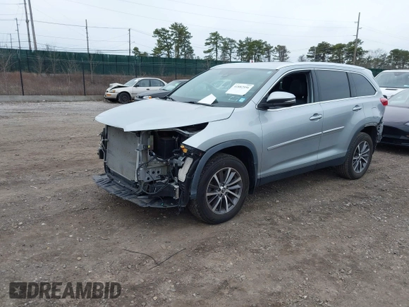 2019 Toyota Highlander SE z VIN 5TDJZRFH8KS727883, wystawiony jako IAAI lot #41882956 z przebiegiem 56 043 mil mil oraz . Historia ofert i sprzedaży dostępna na DreamBid. Obrazek 22.