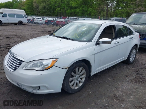 2013 Chrysler 200 Limited with VIN 1C3CCBCG1DN569199, listed as a IAAI auction lot 39458905 with 180,997 mi miles. Bid and sale history available at carsss.com. Image 2.