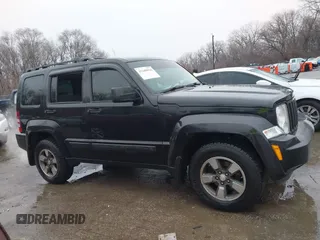 2008 Jeep Liberty Sport z VIN 1J8GN28KX8W187590, wystawiony jako IAAI lot #41440916 z przebiegiem 168 798 mil mil oraz . Historia ofert i sprzedaży dostępna na DreamBid. Obrazek 13.