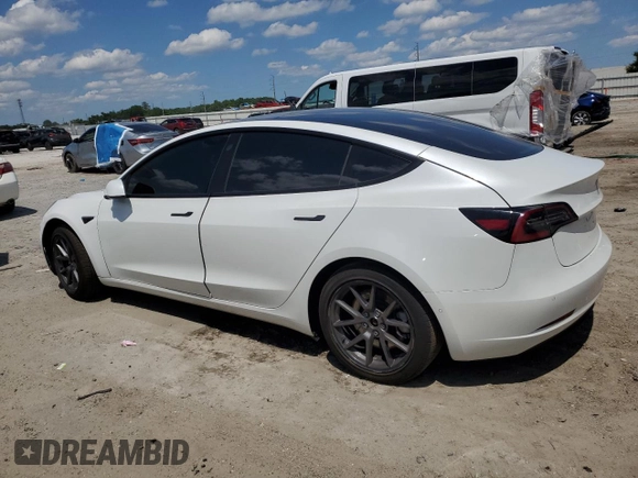 2021 Tesla Model 3 Standard Range Plus z VIN 5YJ3E1EA3MF085641, wystawiony jako Copart lot #56849295 z przebiegiem 123 350 mil mil oraz Tytuł czysty. Historia ofert i sprzedaży dostępna na DreamBid. Obrazek 2.