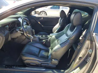 2013 Hyundai Genesis Coupe Track z VIN KMHHU6KJ3DU093428, wystawiony jako Copart lot #41886225 z przebiegiem 132 828 mil mil oraz Czysty tytuł • Clean title. Historia ofert i sprzedaży dostępna na DreamBid. Obrazek 7.