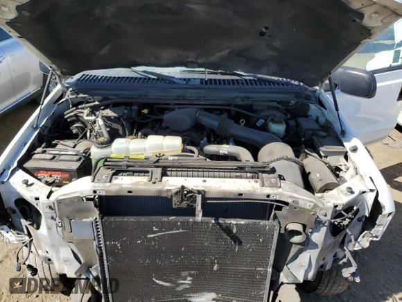 2001 Ford F-250 XL z VIN 3FTNF20L91MA70668, wystawiony jako Copart lot #70342064 z przebiegiem 190 065 mil mil oraz Szkoda całkowita • Salvage title. Historia ofert i sprzedaży dostępna na DreamBid. Obrazek 11.