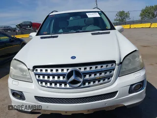 2008 Mercedes-Benz M 350 z VIN 4JGBB86E18A419416, wystawiony jako IAAI lot #42140361 z przebiegiem 257 125 mil mil oraz . Historia ofert i sprzedaży dostępna na DreamBid. Obrazek 6.