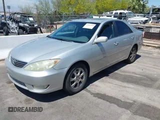 2006 Toyota Camry LE z VIN 4T1BF32K06U625986, wystawiony jako IAAI lot #42087979 z przebiegiem 202 550 mil mil oraz . Historia ofert i sprzedaży dostępna na DreamBid. Obrazek 2.