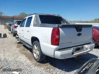 2009 Chevrolet Avalanche LT w/2LT with VIN 3GNEC22029G165263, listed as a IAAI auction lot 41812096 with 206,530 mi miles. Bid and sale history available at carsss.com. Image 3.