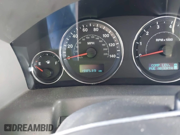 2007 Jeep Commander Sport z VIN 1J8HH48K47C699904, wystawiony jako IAAI lot #42509665 z przebiegiem 198 539 mil mil oraz . Historia ofert i sprzedaży dostępna na DreamBid. Obrazek 7.