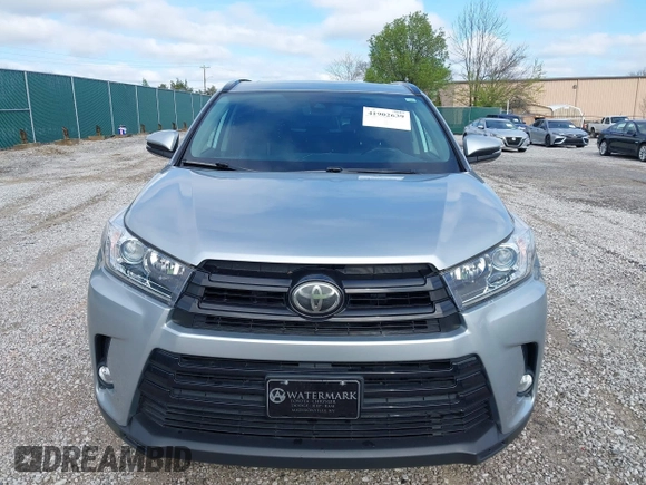 2018 Toyota Highlander SE z VIN 5TDJZRFHXJS800427, wystawiony jako IAAI lot #41902639 z przebiegiem 88 140 mil mil oraz . Historia ofert i sprzedaży dostępna na DreamBid. Obrazek 12.