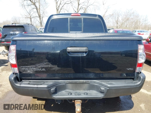 2015 Toyota Tacoma z VIN 5TFLU4EN6FX123489, wystawiony jako IAAI lot #41813057 z przebiegiem 104 828 mil mil oraz . Historia ofert i sprzedaży dostępna na DreamBid. Obrazek 16.
