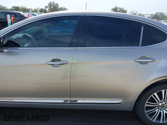 2015 Kia Cadenza Premium z VIN KNALN4D73F5173890, wystawiony jako IAAI lot #41829856 z przebiegiem 96 812 mil mil oraz . Historia ofert i sprzedaży dostępna na DreamBid. Obrazek 14.