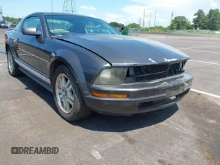 2008 Ford Mustang Deluxe with VIN 1ZVHT80N585164800, listed as a IAAI auction lot 42720565 with 189,711 mi miles and . Bid and sale history available at DreamBid. Image 1.