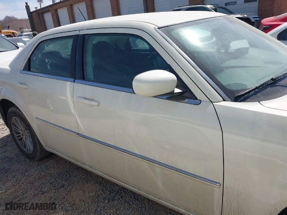 2008 Chrysler 300 Touring with VIN 2C3KA53G88H322893, listed as a IAAI auction lot 41811506 with 259,383 mi miles. Bid and sale history available at carsss.com. Image 13.
