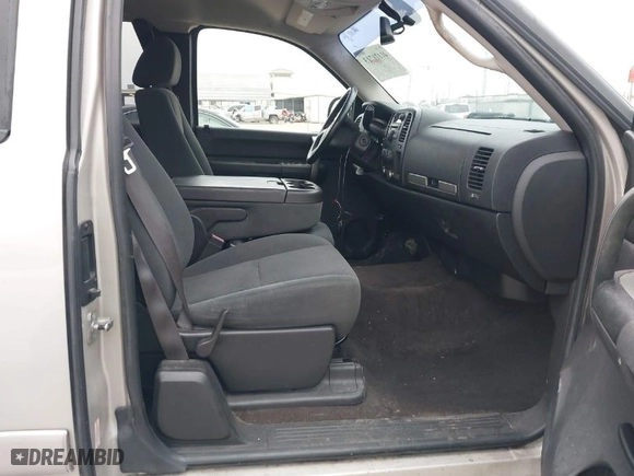 2008 Chevrolet Silverado 1500 Work Truck with VIN 1GCEC19C68Z287545, listed as a IAAI auction lot 41171713 with 173,482 mi miles. Bid and sale history available at carsss.com. Image 5.