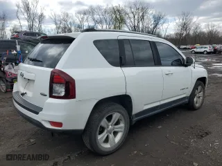 2015 Jeep Compass Latitude with VIN 1C4NJDEB8FD303453, listed as a Copart auction lot 52334755 with 92,005 mi miles and Salvage Title. Bid and sale history available at carsss.com. Image 3.
