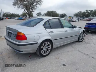 2001 BMW 3 Series 330i with VIN WBAAV53471F167498, listed as a IAAI auction lot 41586979 with 171,825 mi miles. Bid and sale history available at carsss.com. Image 4.