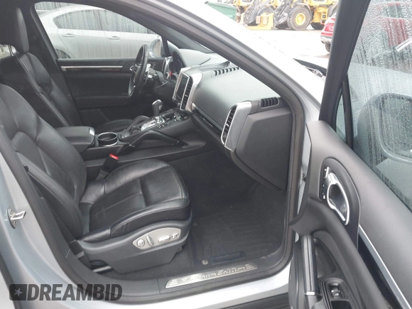 2017 Porsche Cayenne с VIN WP1AA2A25HKA80522, выставлен на аукционе IAAI как лот 42288882 с пробегом 145 422 миль миль и . История ставок и продаж доступна на DreamBid. Изображение 5.