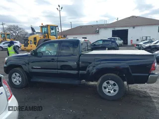 2013 Toyota Tacoma with VIN 5TFUU4EN4DX050303, listed as a IAAI auction lot 41833470 with 117,371 mi miles and . Bid and sale history available at DreamBid. Image 14.
