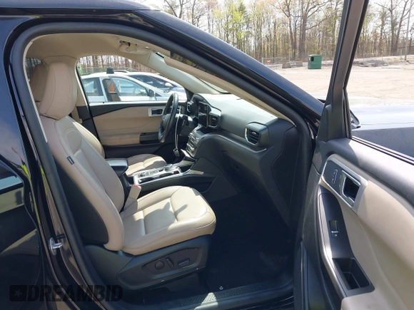 2020 Ford Explorer XLT with VIN 1FMSK8DH1LGB72160, listed as a IAAI auction lot 41992052 with 79,556 mi miles. Bid and sale history available at carsss.com. Image 5.