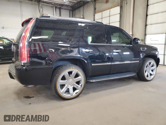 2011 Cadillac Escalade Luxury z VIN 1GYS4BEF5BR338010, wystawiony jako Copart lot #53075885 z przebiegiem 102 589 mil mil oraz Szkoda całkowita • Salvage title. Historia ofert i sprzedaży dostępna na DreamBid. Obrazek 3.